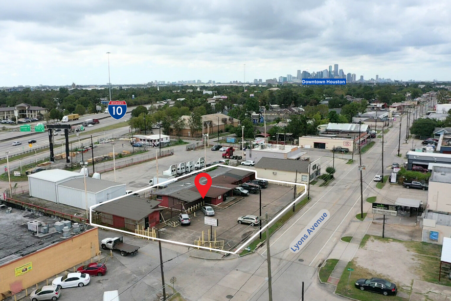 7112 Lyons Ave, Houston, TX for sale - Building Photo - Image 1 of 13