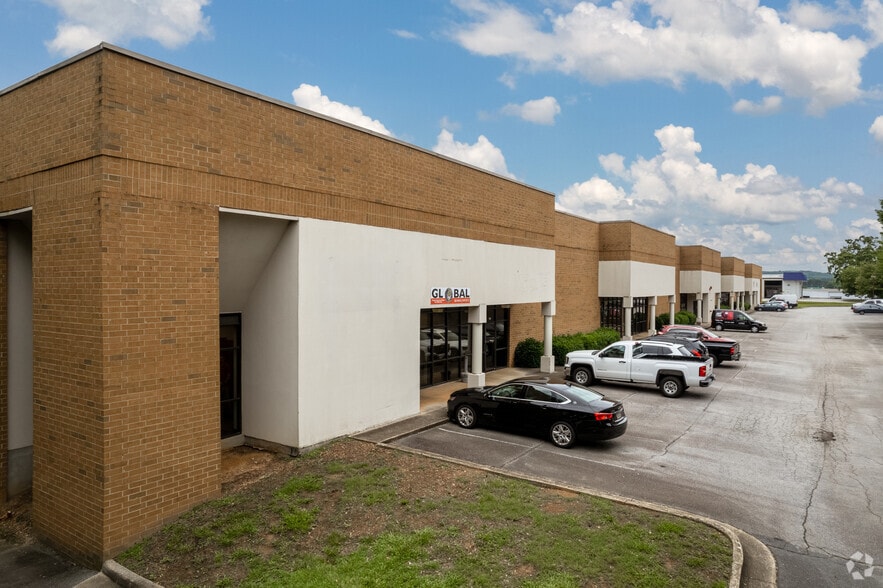 7110 Oak Ridge Pky, Austell, GA for lease - Building Photo - Image 1 of 6