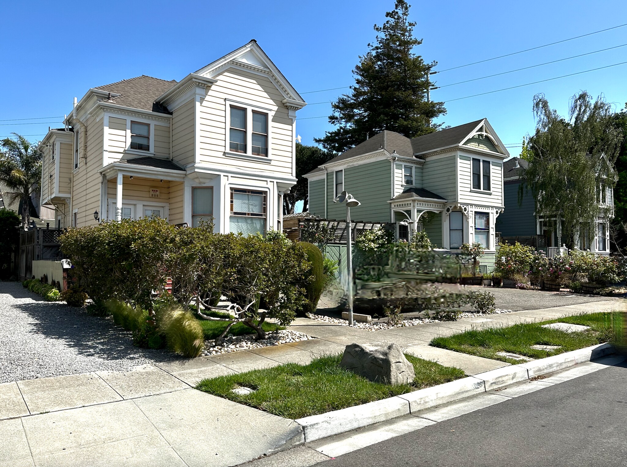 1906 Broadway, Alameda, CA 94501 NNN Mortuary Plus Five Apartments