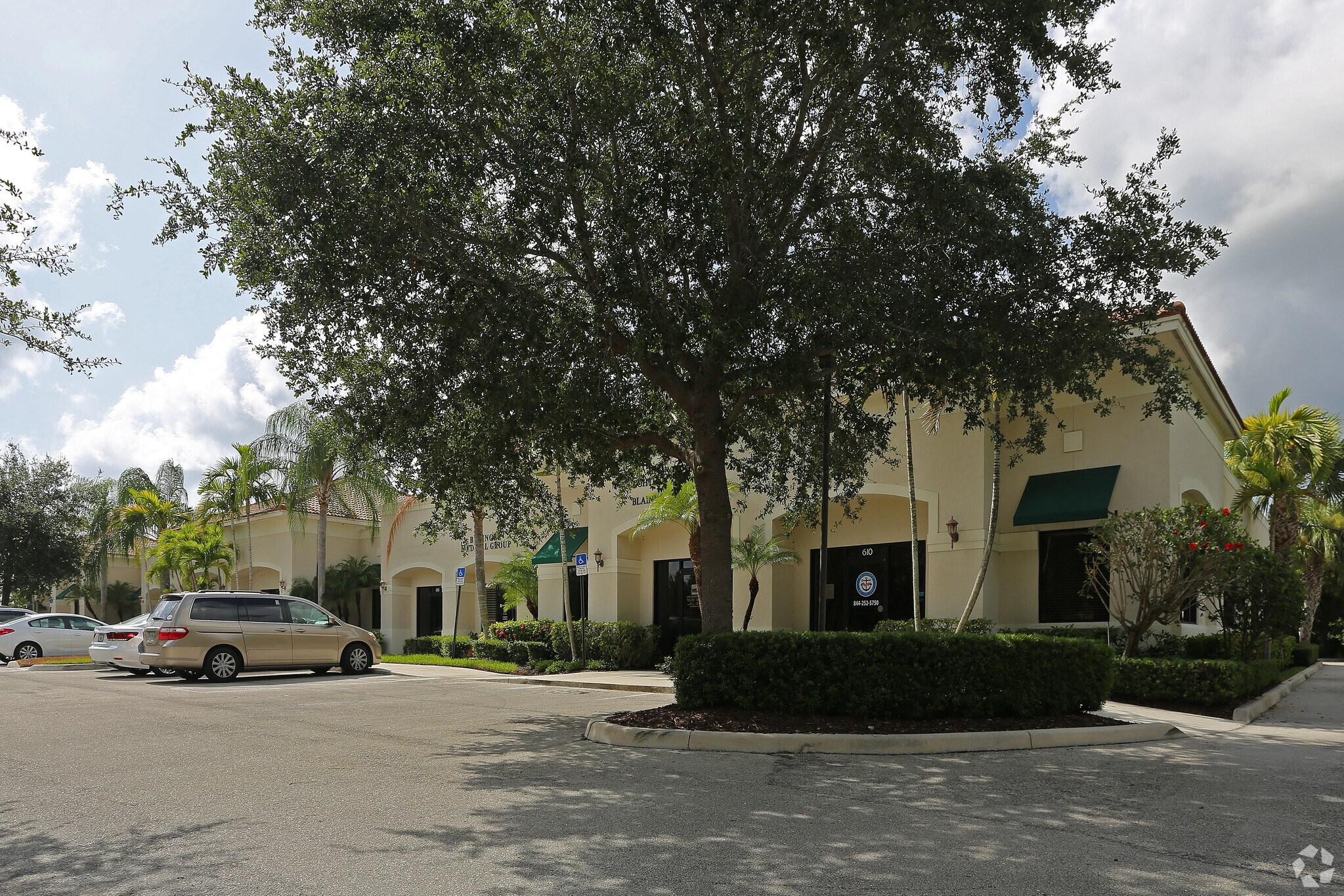 610-628 SE Central Pky, Stuart, FL for lease Primary Photo- Image 1 of 4