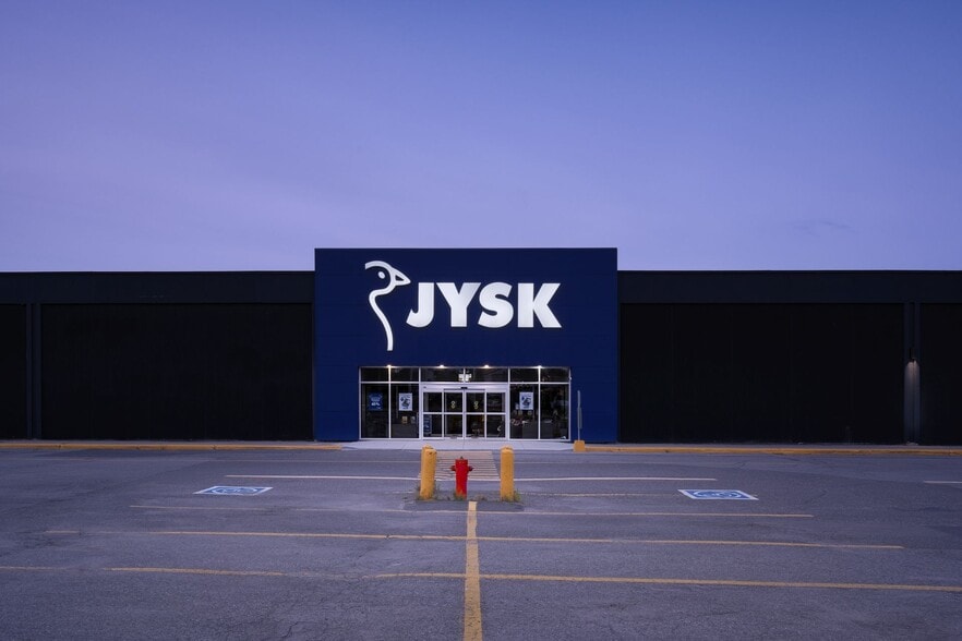 705 Av Du Pont N, Alma, QC for lease - Building Photo - Image 2 of 13