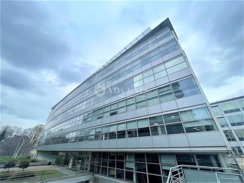 Office in Pantin for lease - Building Photo - Image 1 of 7