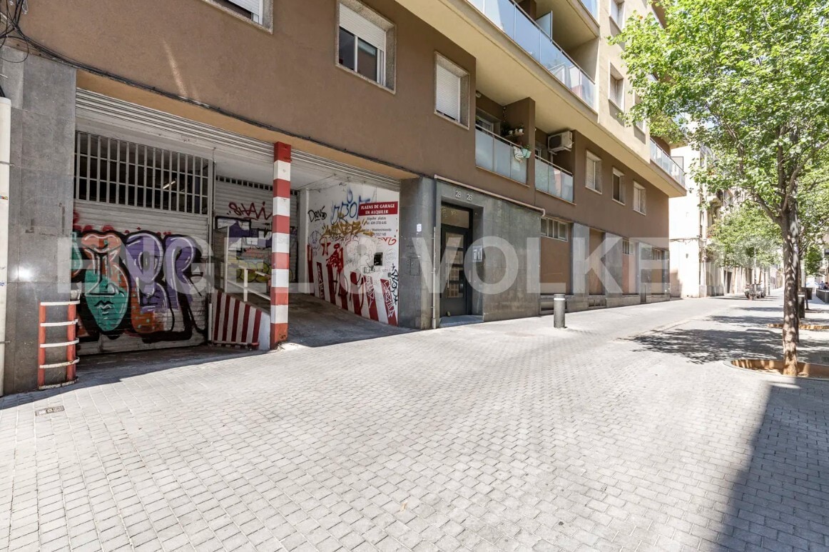 Retail in Barcelona, Barcelona for lease Interior Photo- Image 1 of 7