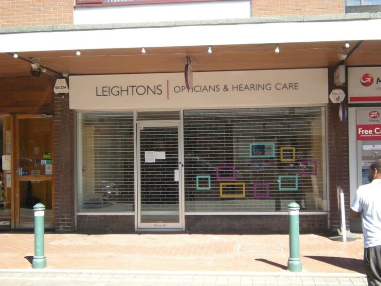 66-68 High Street portfolio of 2 properties for sale on LoopNet.com - Primary Photo - Image 2 of 2