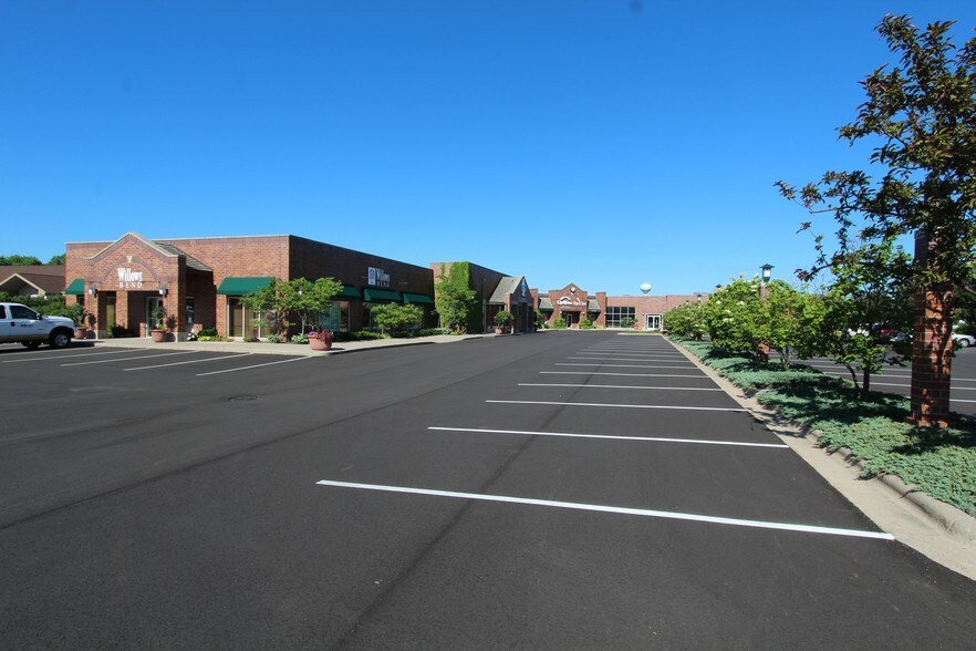 213-259 S Nicolet Rd, Appleton, WI for sale - Building Photo - Image 2 of 5