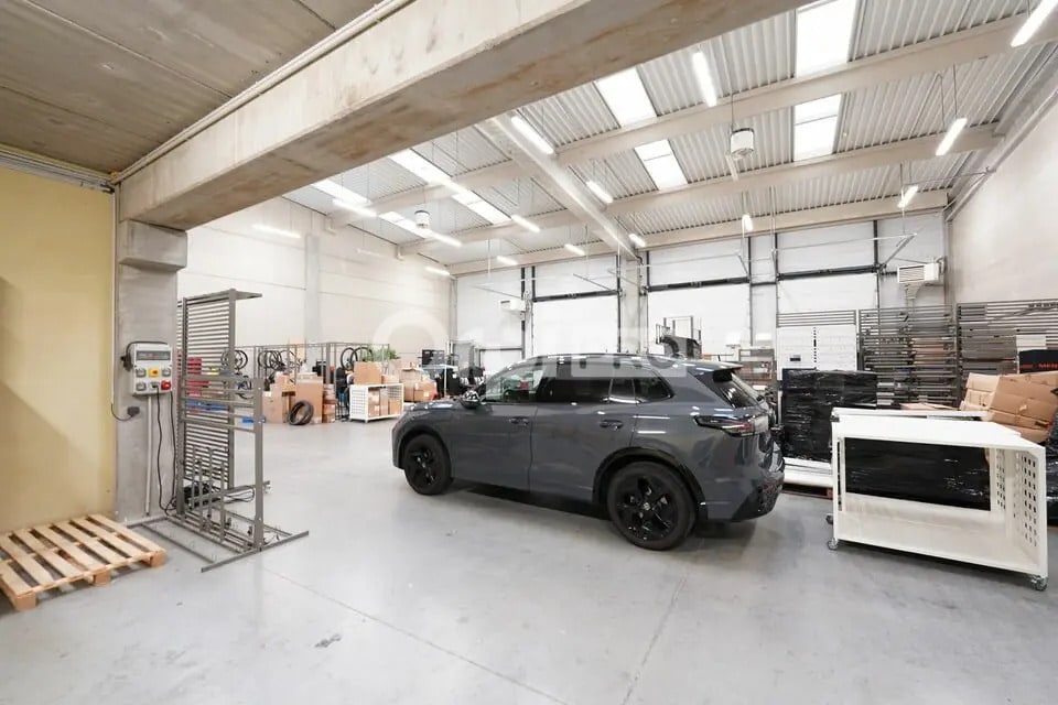 Office in Saint-Quentin-Fallavier for lease Interior Photo- Image 1 of 22