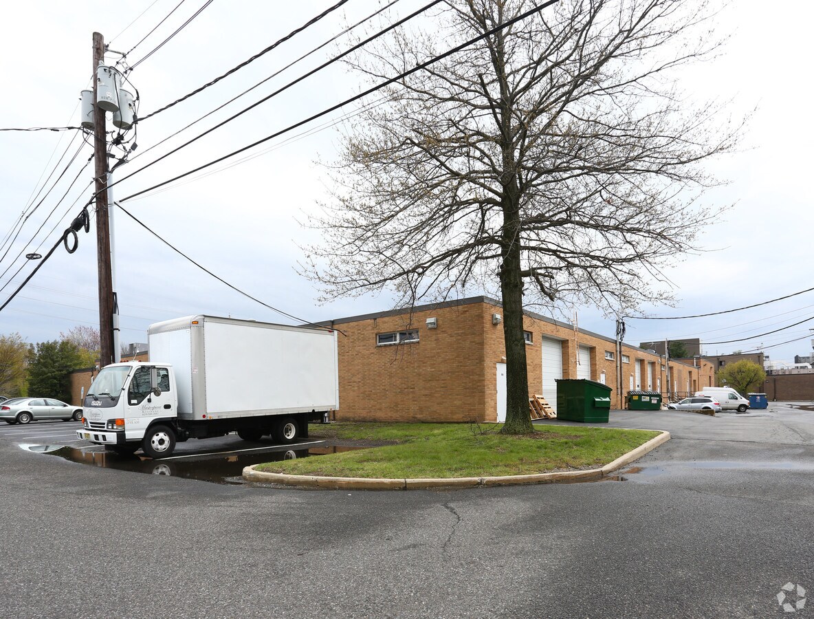 2060 Springdale Rd, Cherry Hill, NJ 08003