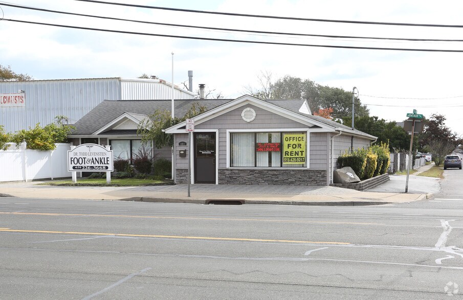 481 W Montauk Hwy, Lindenhurst, NY for sale - Building Photo - Image 1 of 1