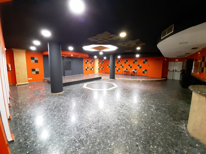 Retail in Alzira for lease - Building Photo - Image 2 of 15