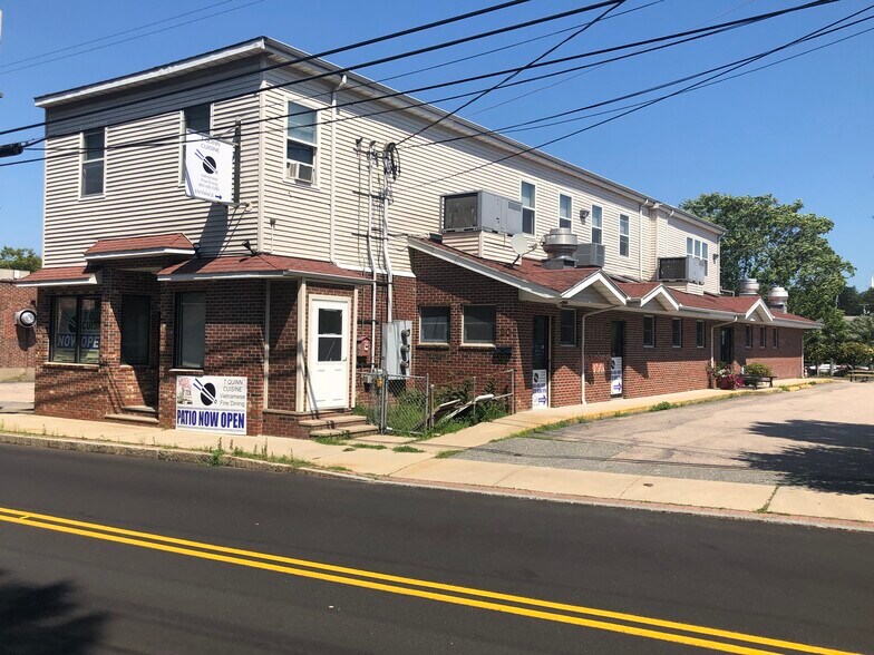 20 Mechanic St, Pawcatuck, CT 06379