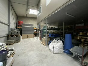 Flex in Ennery for lease Interior Photo- Image 2 of 4