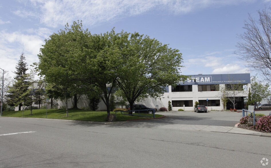 1595 Crocker Ave, Hayward, CA for lease - Primary Photo - Image 1 of 5