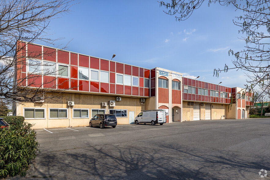 Flex in Aix-en-Provence for lease - Primary Photo - Image 1 of 3