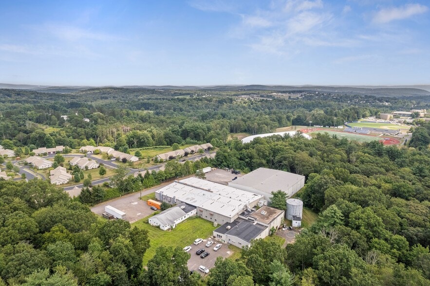 555 Country Club Rd, Dallas, PA for sale - Building Photo - Image 2 of 44