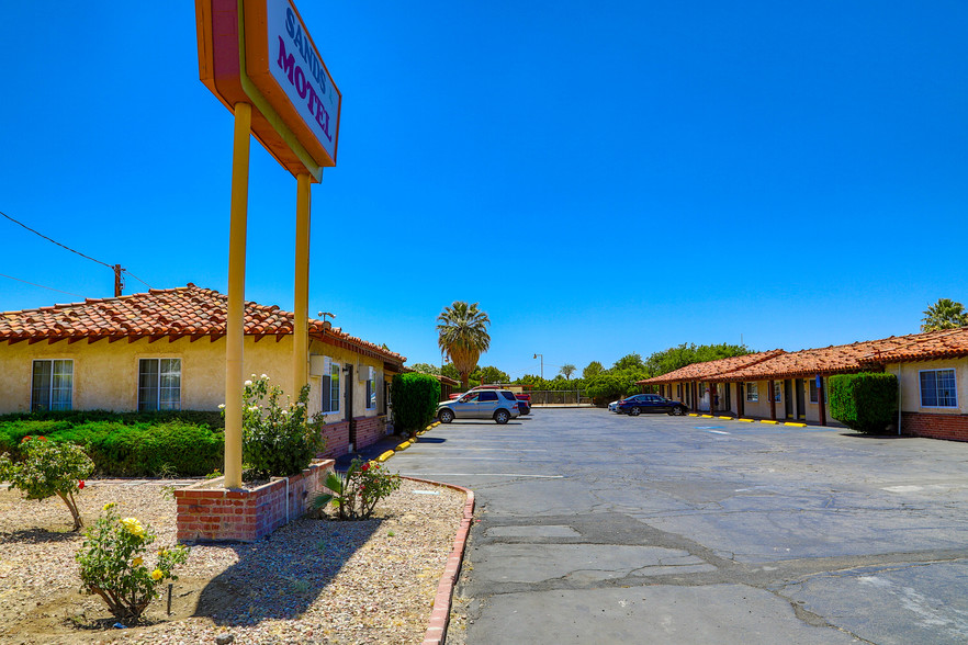 43135 Sierra Hwy, Lancaster, CA for sale - Building Photo - Image 1 of 1