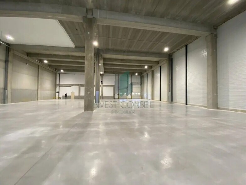 Office in Nanterre for lease - Building Photo - Image 3 of 7