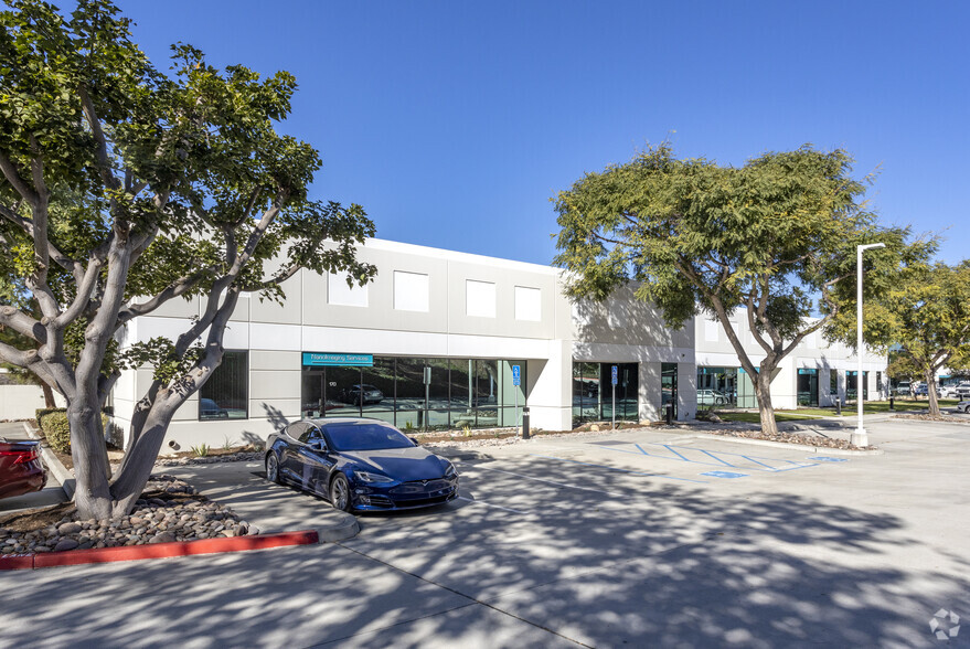 7098 Miratech Dr, San Diego, CA for lease - Primary Photo - Image 1 of 14