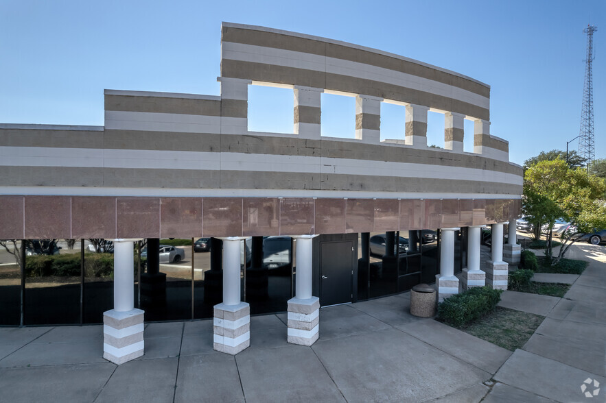 1100 Bridgewood Dr, Fort Worth, TX for lease - Building Photo - Image 3 of 10