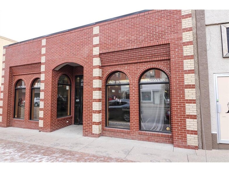 649 3 St SE, Medicine Hat, AB for sale - Building Photo - Image 2 of 5