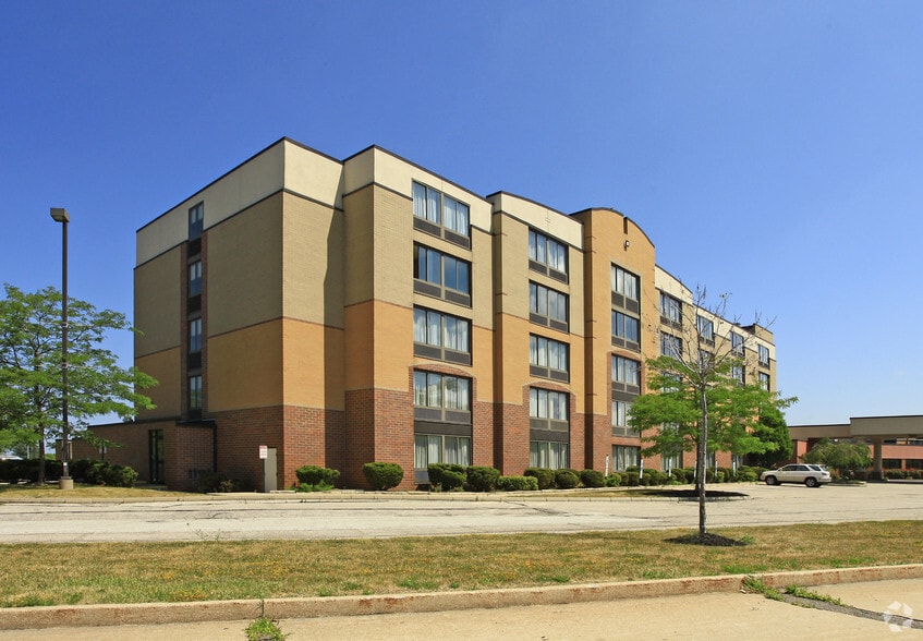 28600 Ridgehills Dr, Wickliffe, OH 44092