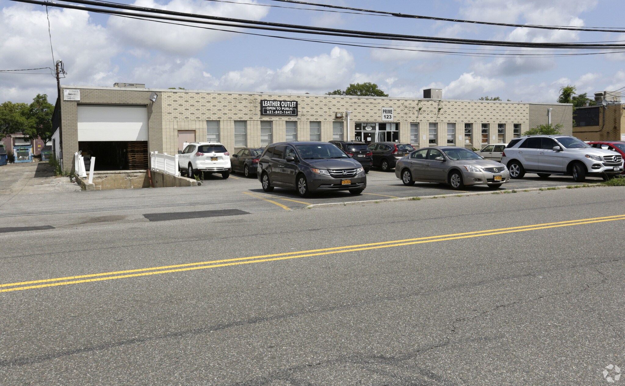 121-123 Milbar Blvd, Farmingdale, NY for sale Primary Photo- Image 1 of 1