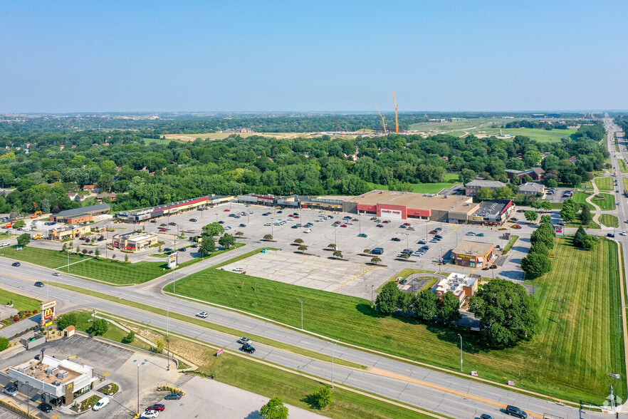 14404-14630 W Center Rd, Omaha, NE for lease - Building Photo - Image 1 of 8