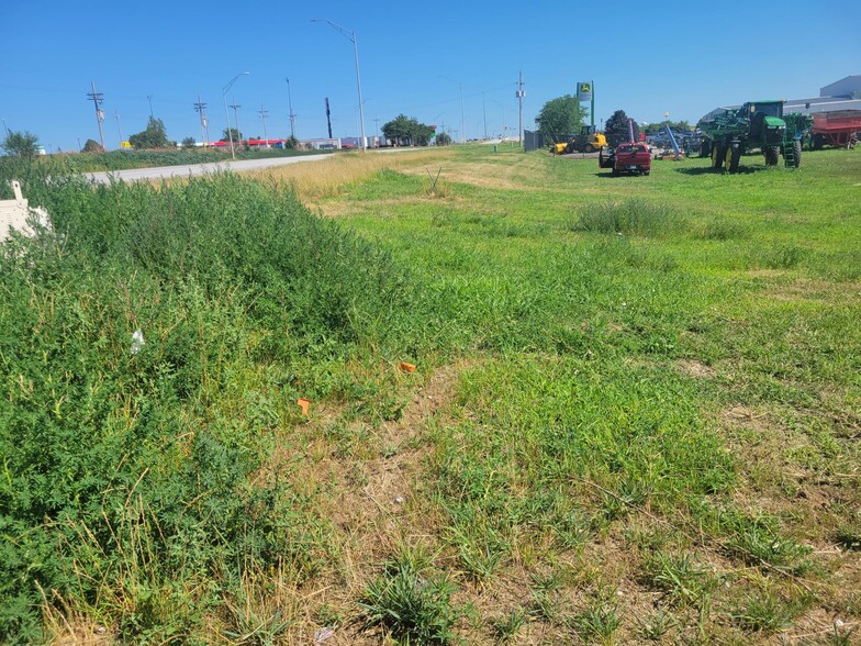 21408 Platteview Road, Gretna, NE for sale - Primary Photo - Image 1 of 4