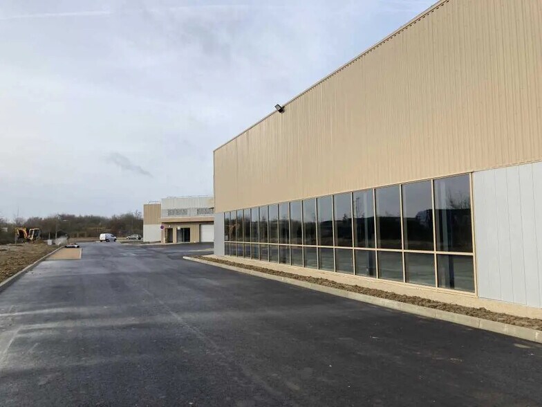 8 Rue Panhard Et Levassor, Marolles-en-Hurepoix for sale - Building Photo - Image 3 of 11