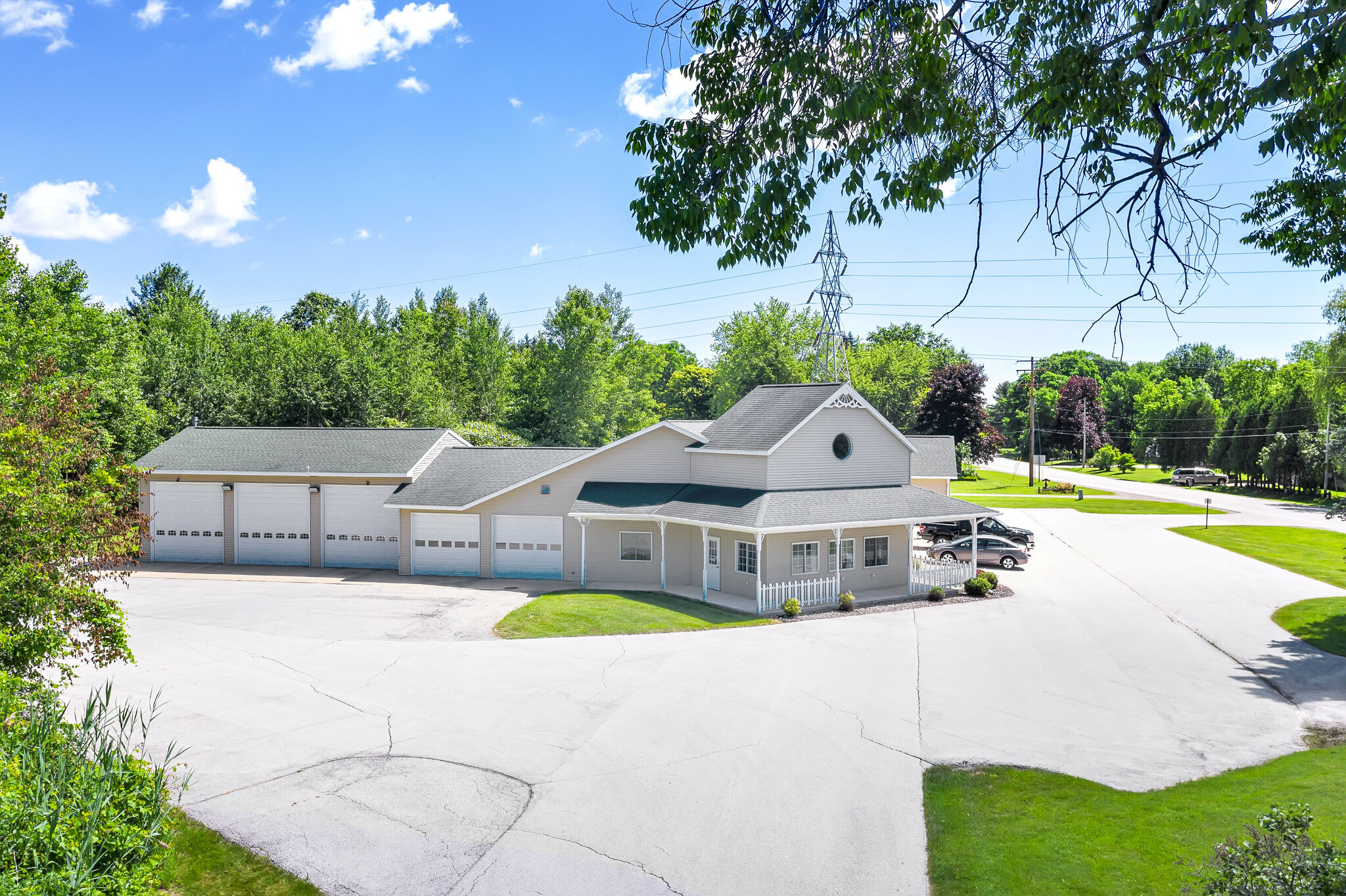 1512 Sunset Beach Rd, Suamico, WI for sale Primary Photo- Image 1 of 1