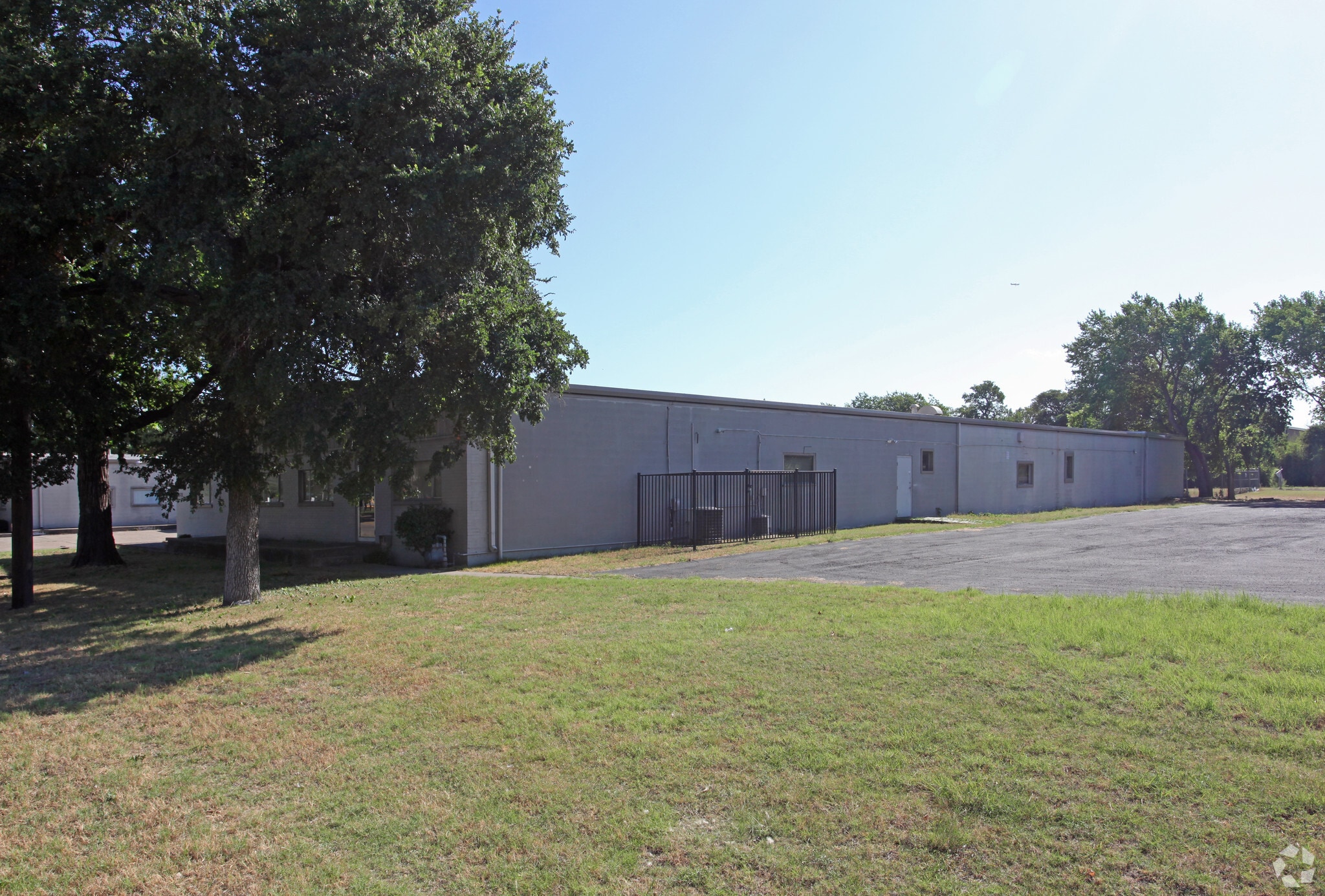 10514 Shady Trl, Dallas, TX for lease Primary Photo- Image 1 of 11