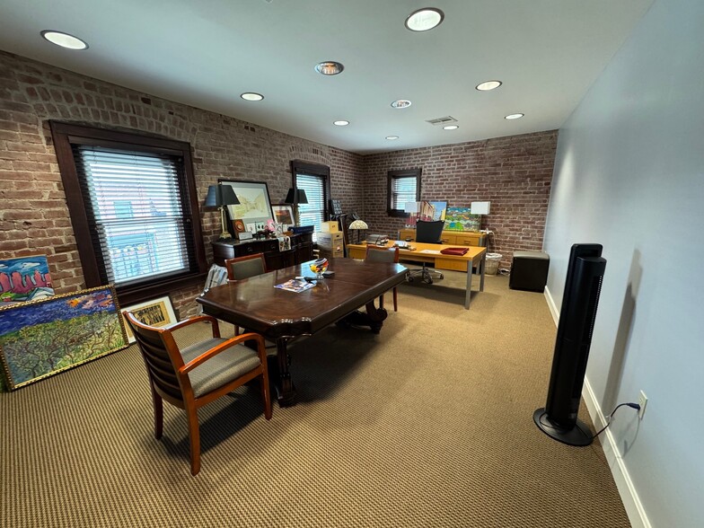 900 Westport Rd, Kansas City, MO for lease - Building Photo - Image 3 of 10