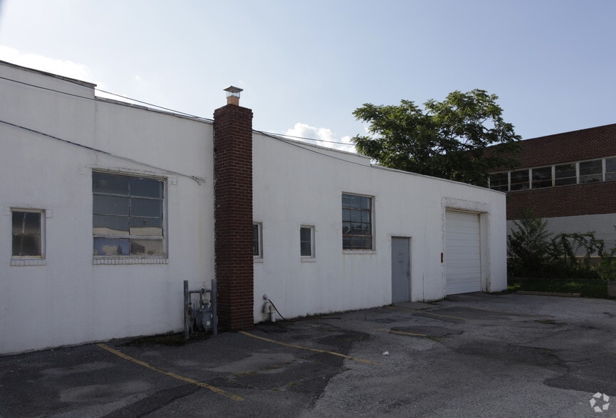 4 Commercial St, Hicksville, NY for lease - Building Photo - Image 3 of 3