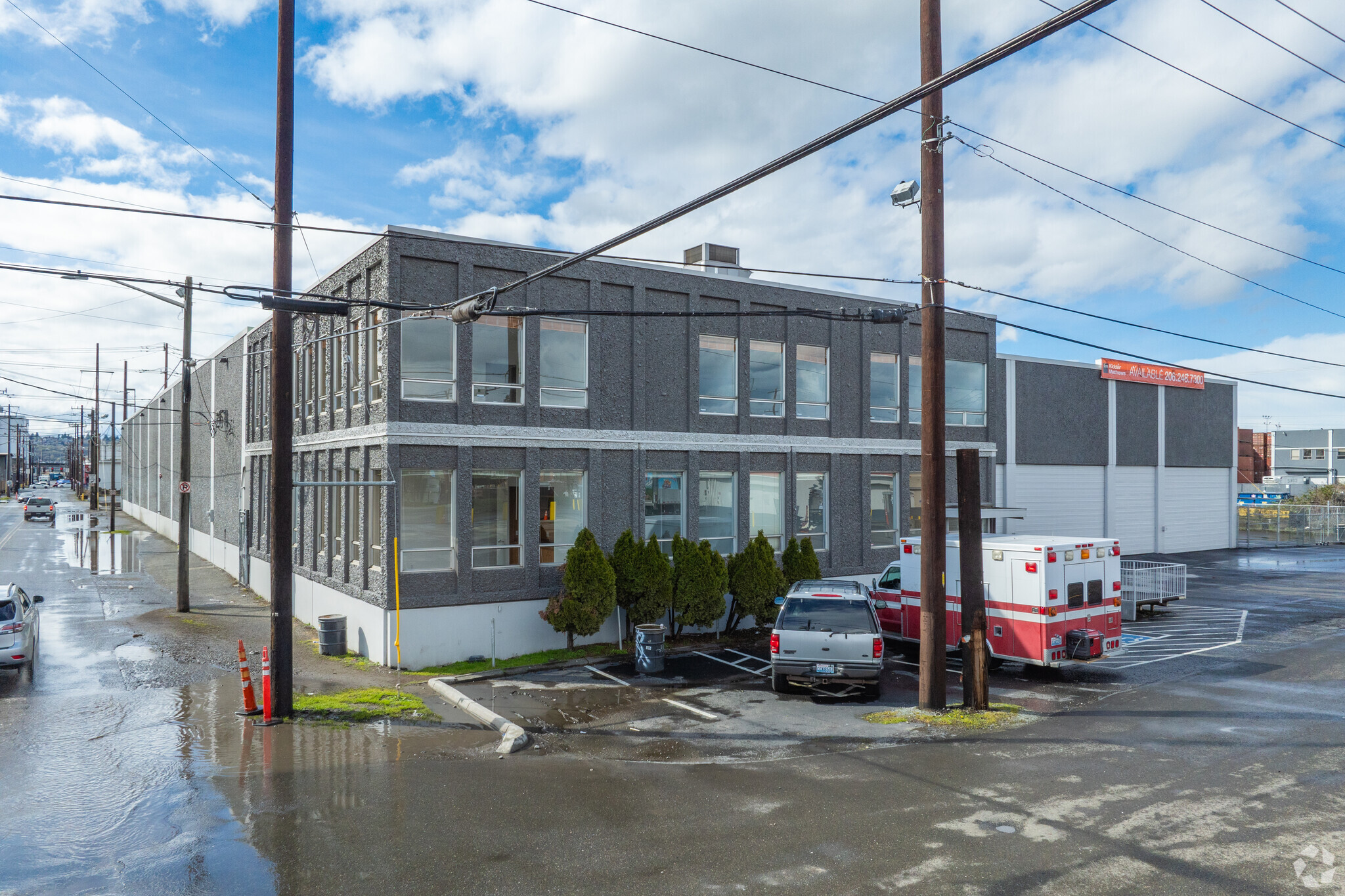 3223 3rd Ave S, Seattle, WA for lease Primary Photo- Image 1 of 14