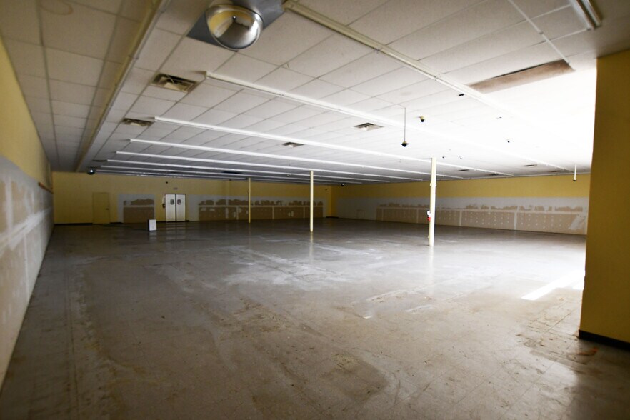 1016 Winchester Rd, Irvine, KY for lease - Building Photo - Image 3 of 27