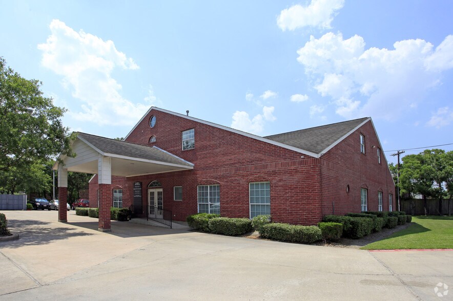 1414 S Friendswood Dr, Friendswood, TX for lease - Building Photo - Image 2 of 7