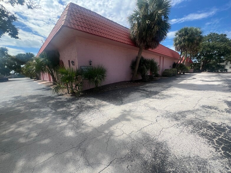 6449 38th Ave, Saint Petersburg, FL for lease - Building Photo - Image 2 of 17