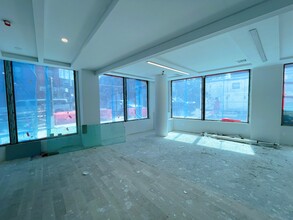 228 Berry St, Brooklyn, NY for lease Interior Photo- Image 2 of 4