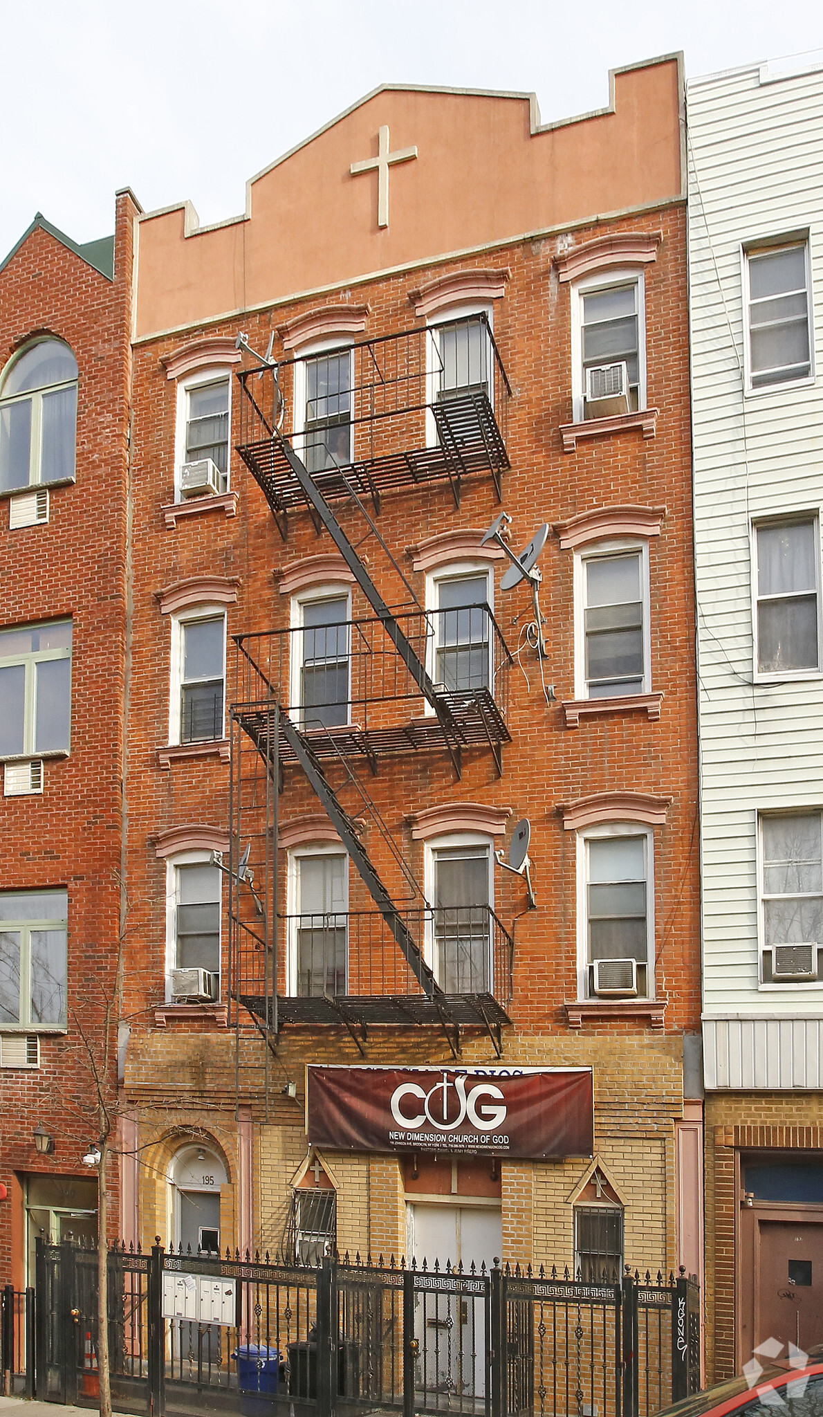 195 Johnson Ave, Brooklyn, NY for sale Primary Photo- Image 1 of 1