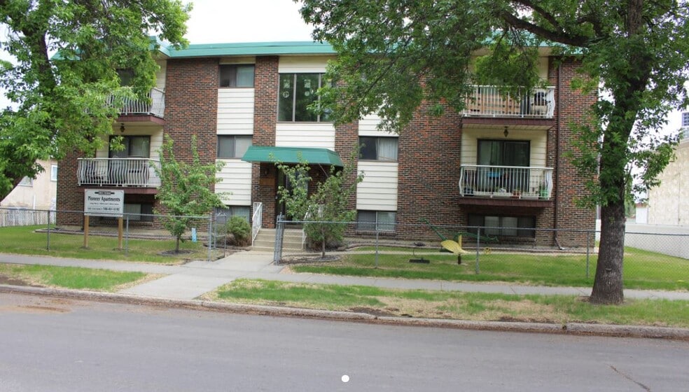 10813 92 St, Edmonton, AB for sale - Primary Photo - Image 1 of 1