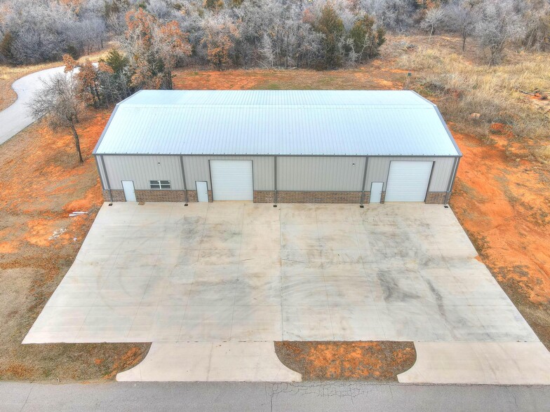 1736 Red Oak Lane, Guthrie, OK for sale - Building Photo - Image 1 of 32