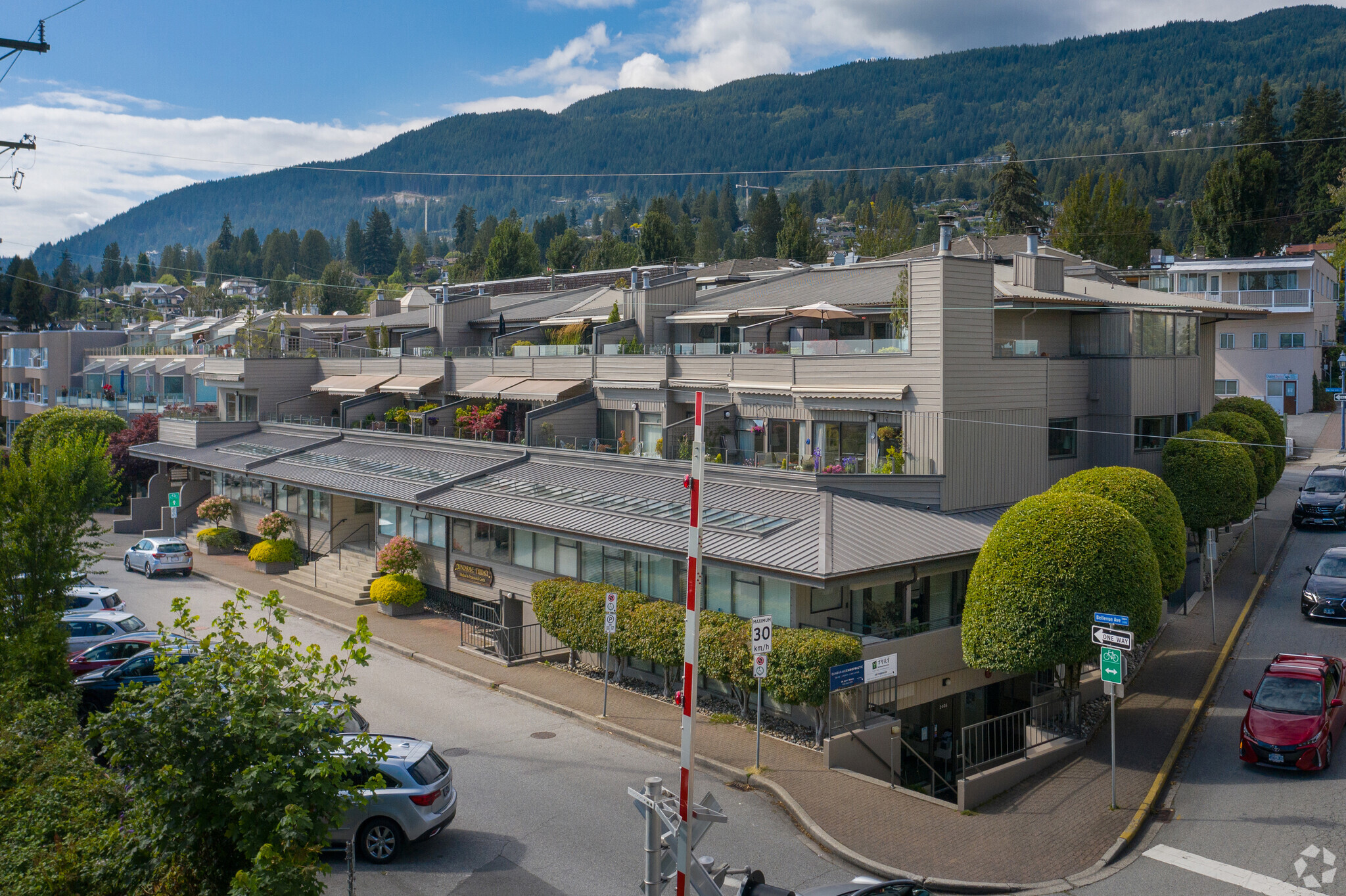 2403-2419 Bellevue Av, West Vancouver, BC for sale Primary Photo- Image 1 of 1