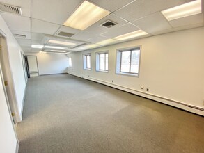 525 Fenimore Rd, Mamaroneck, NY for lease Interior Photo- Image 2 of 10