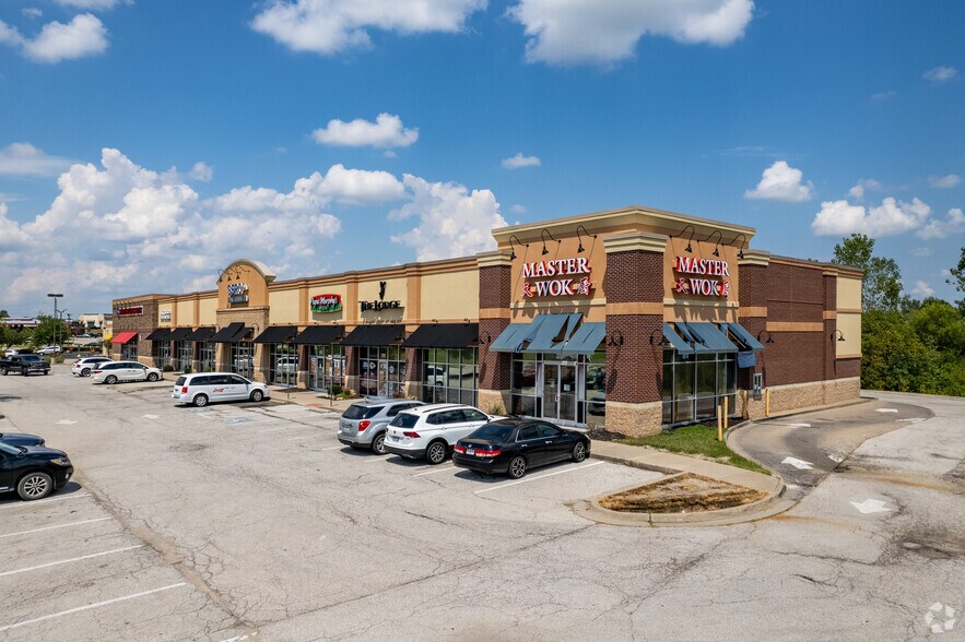 37353757 Raintree Dr, Lees Summit, MO 64082