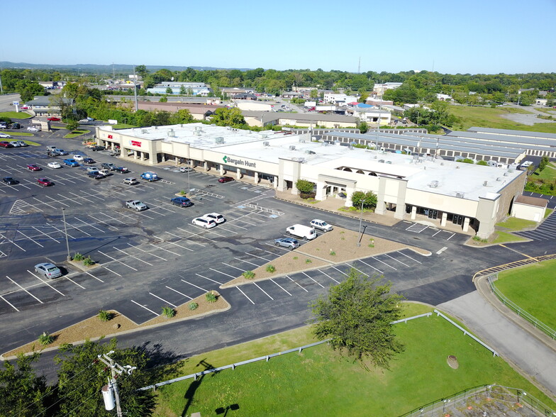 500 W Main St, Hendersonville, TN for lease - Building Photo - Image 1 of 14