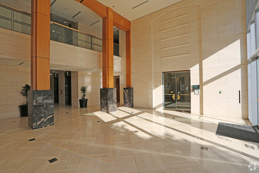 1500 Urban Center Dr, Vestavia Hills, AL for lease - Lobby - Image 3 of 3