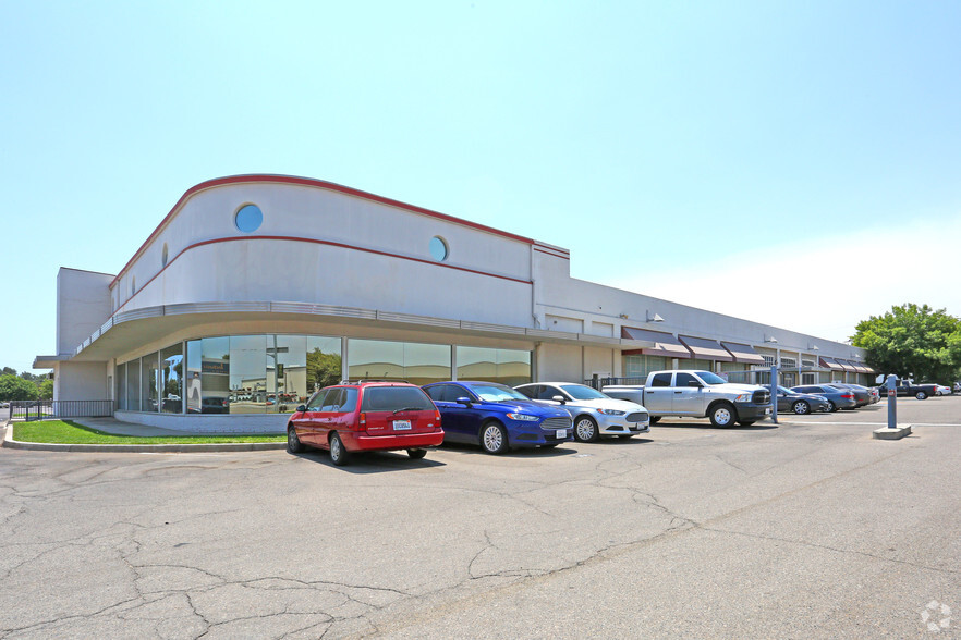 2510-2550 S East Ave, Fresno, CA for lease - Building Photo - Image 3 of 10