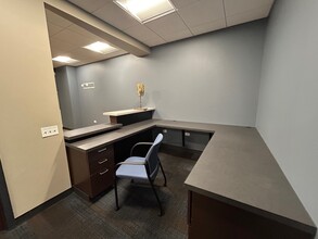 1300 Higgins Rd, Park Ridge, IL for lease Interior Photo- Image 2 of 11