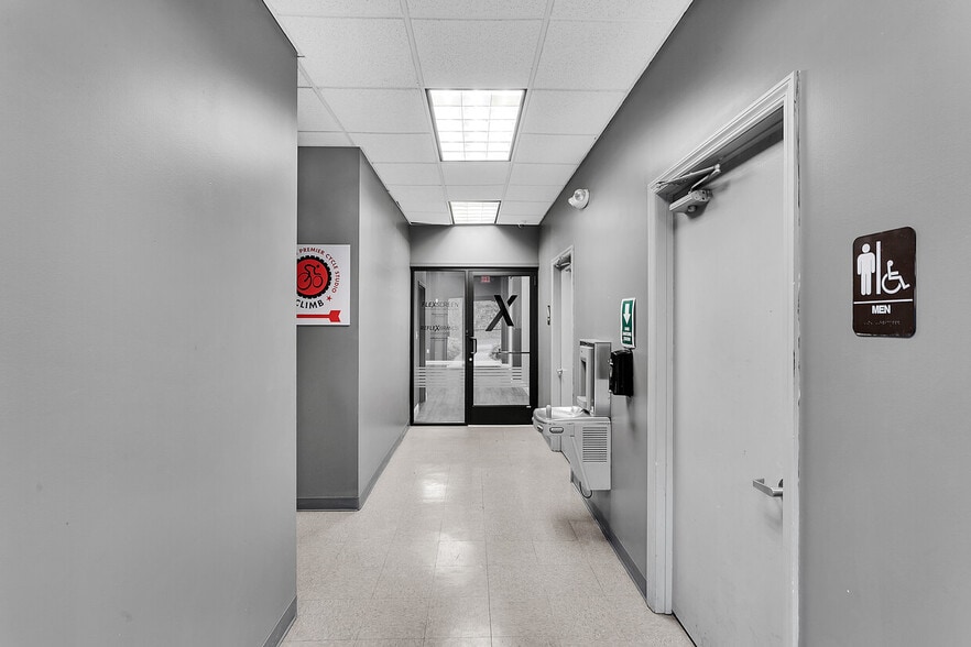 4491 School Rd S, Murrysville, PA for sale - Interior Photo - Image 2 of 45