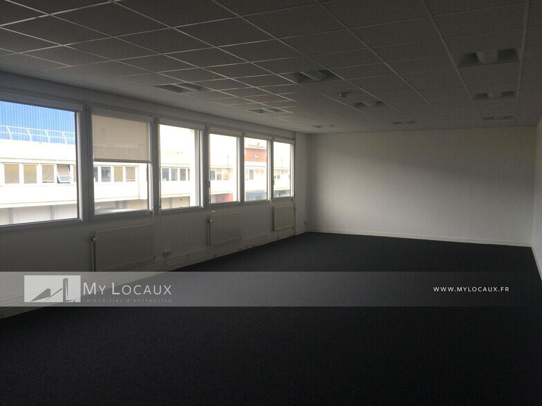 Flex in Saint-Ouen-sur-Seine for lease - Interior Photo - Image 3 of 5