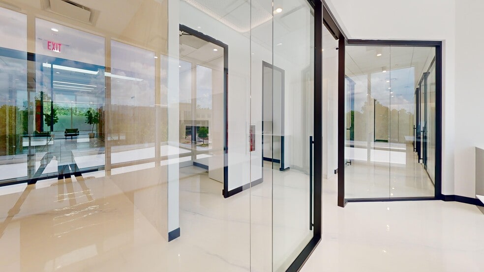 134 Vision Park, Shenandoah, TX for lease - Interior Photo - Image 2 of 9